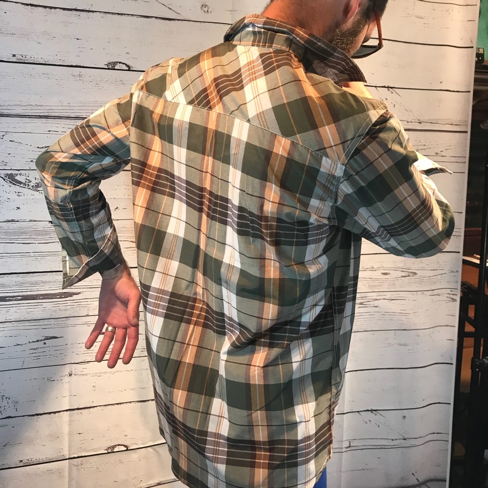 Plaid long-sleeve button-up Akedemiks shirt. - Picture 4 of 4